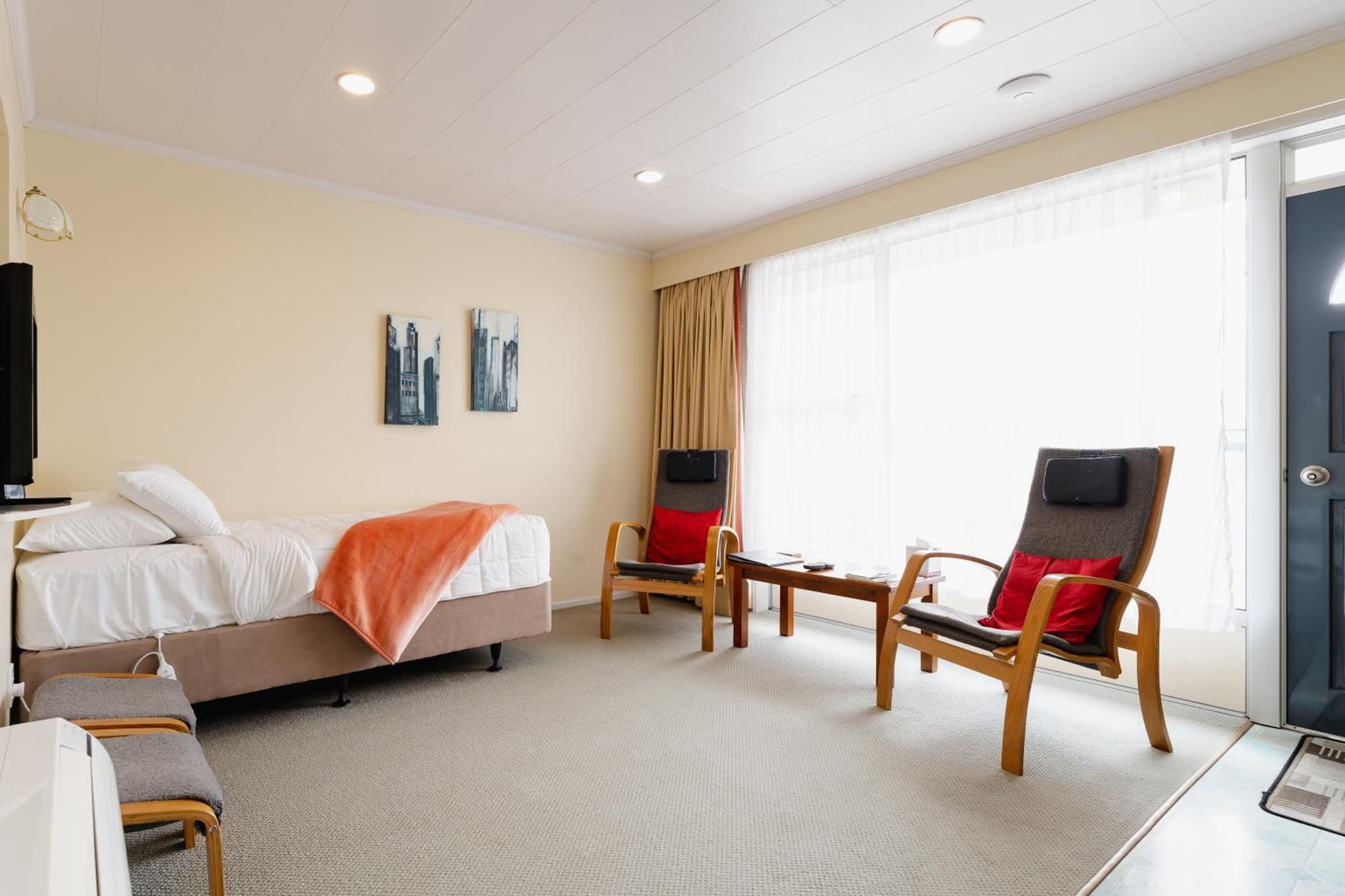 Queen One Bedroom Unit