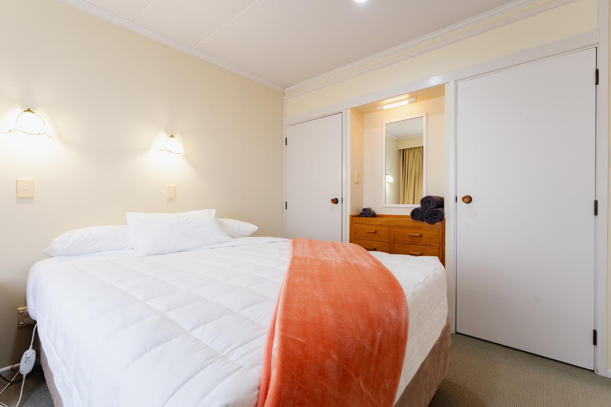Queen One Bedroom Unit