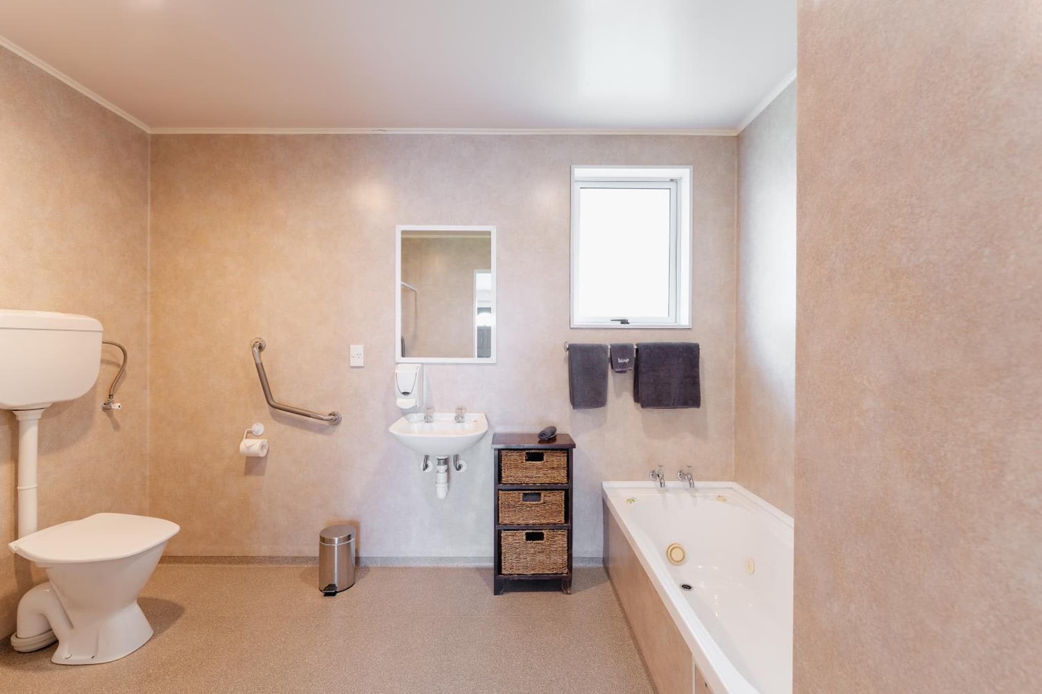 King One Bedroom Unit with Spa Bath