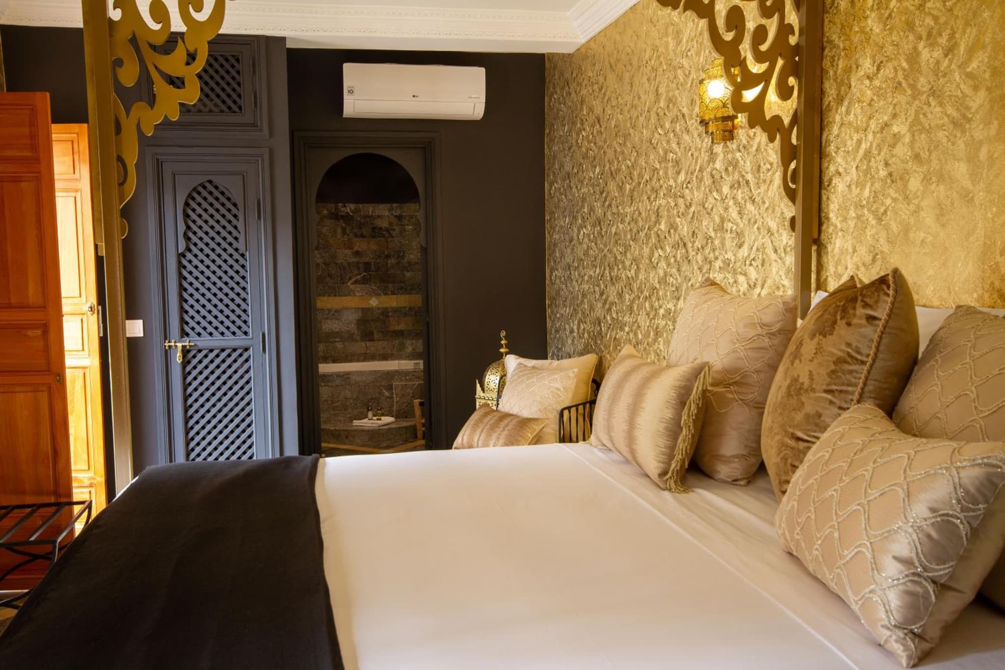 Deluxe King Suite
