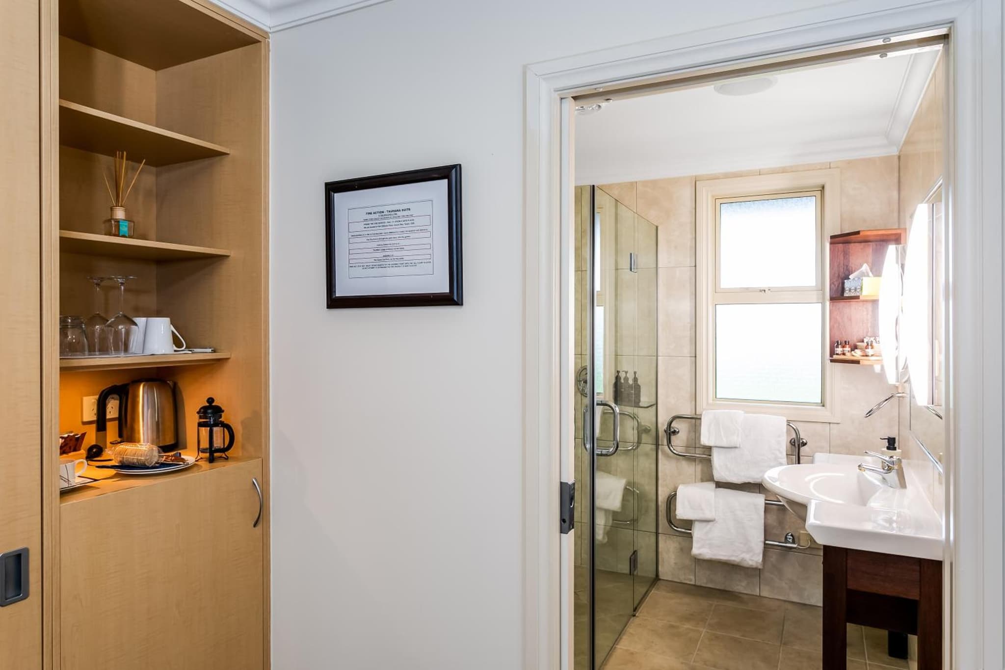 Deluxe Queen Suite