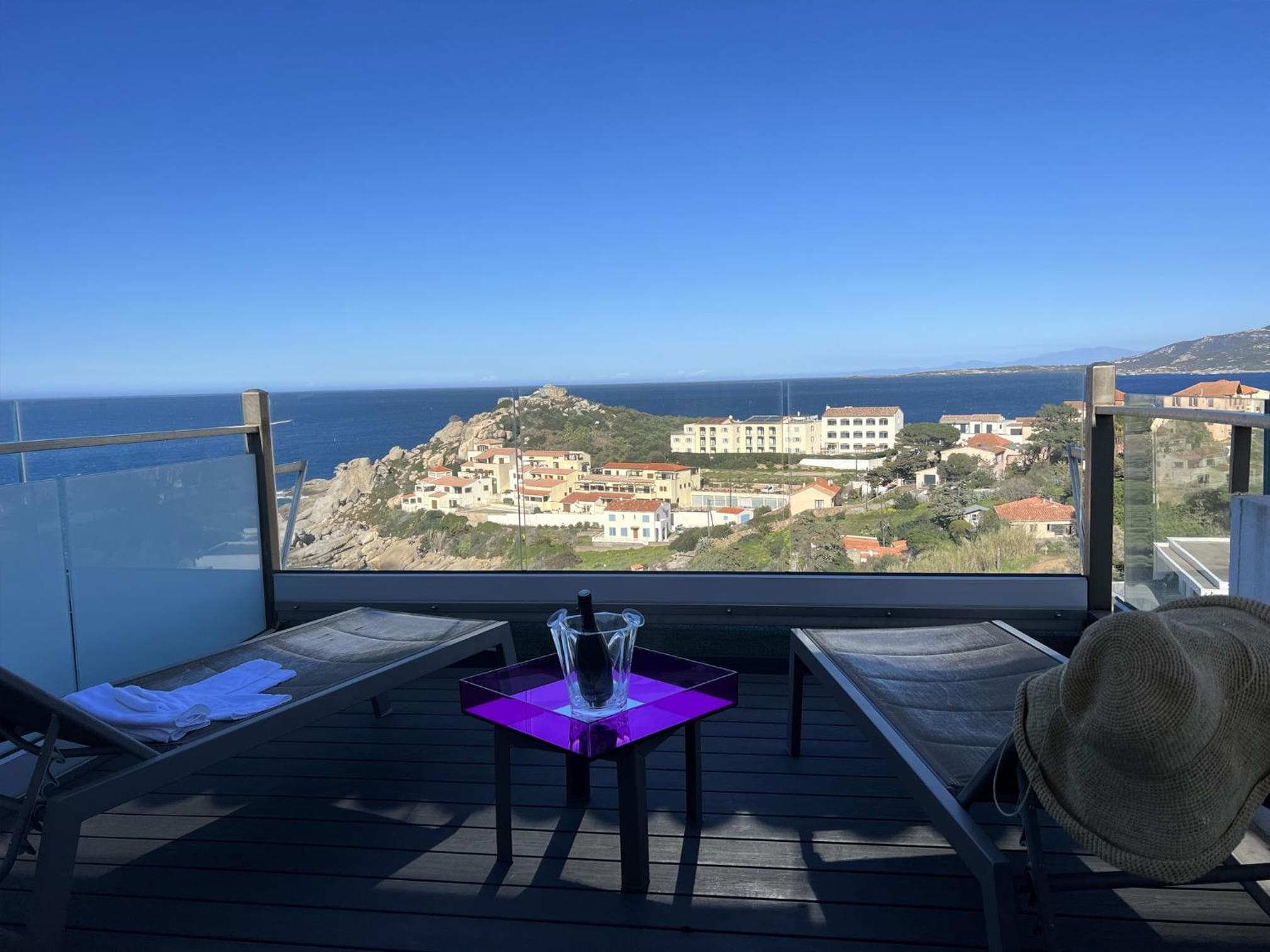 Large sup • Double or Twin Room - Terrace with Sea View