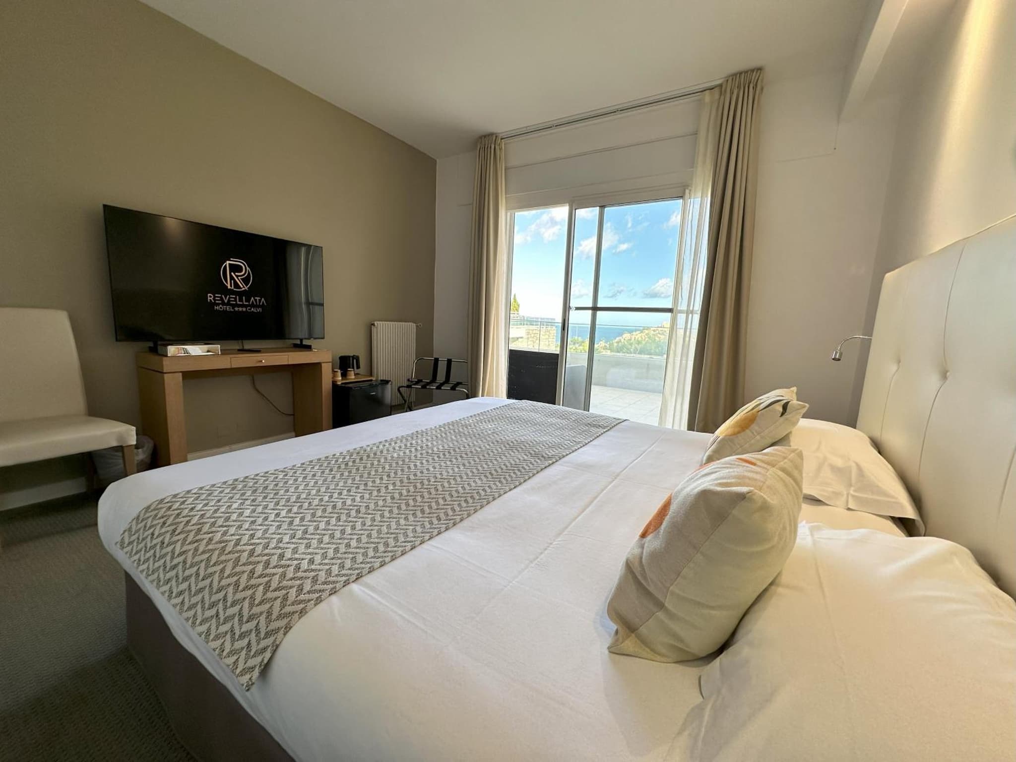 Large - Double or Twin Room - Terrace with Sea and Pool View