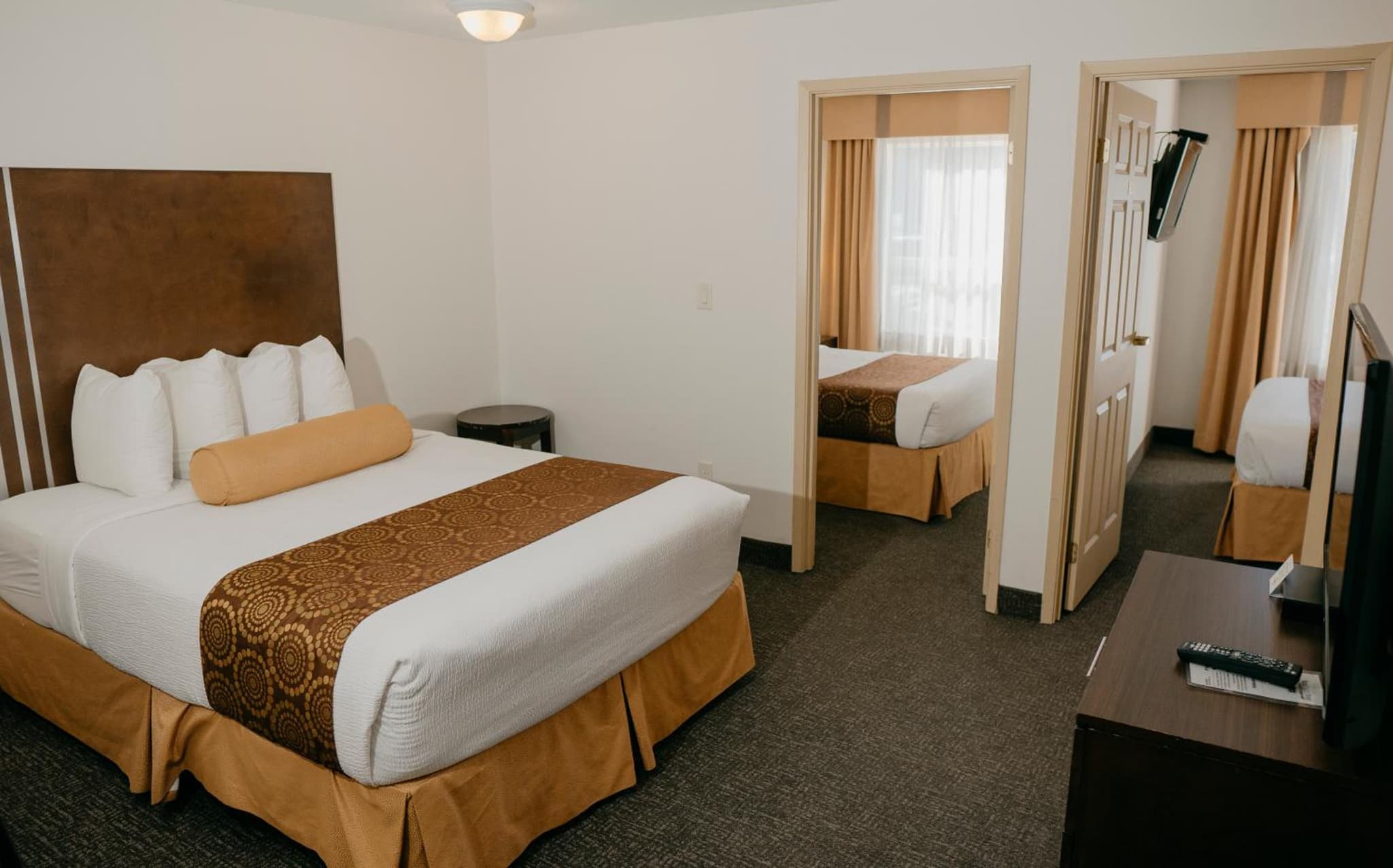 3 Queen Beds, Family Suite, Non-Smoking