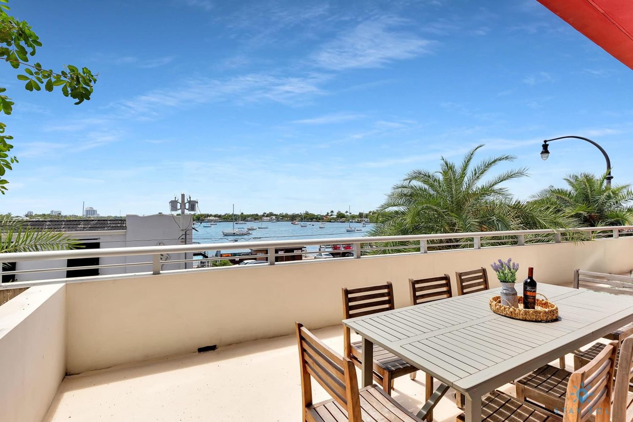 2 Bedrooms Terrace Bay View