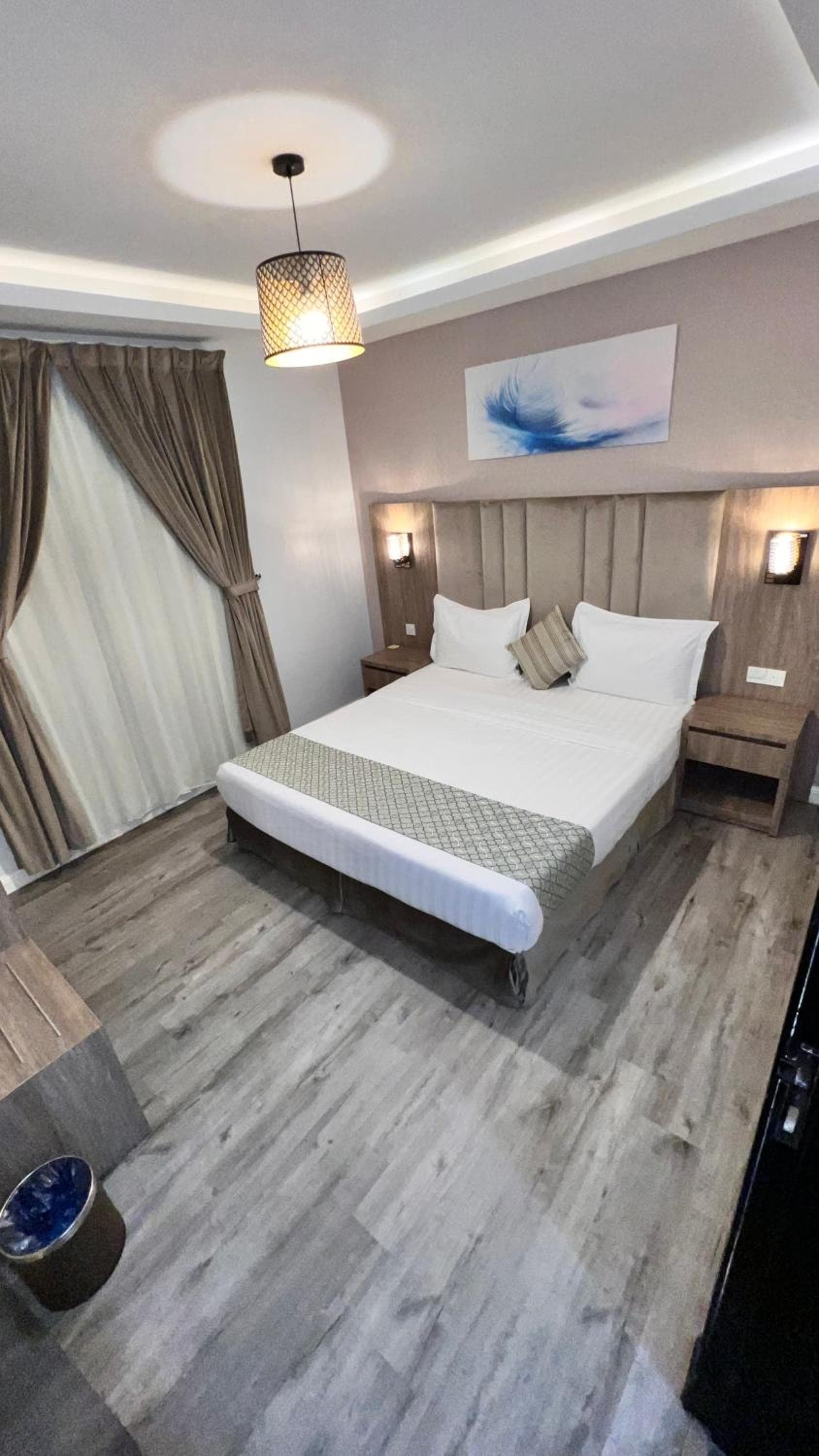 One Bedroom Deluxe Apartment
