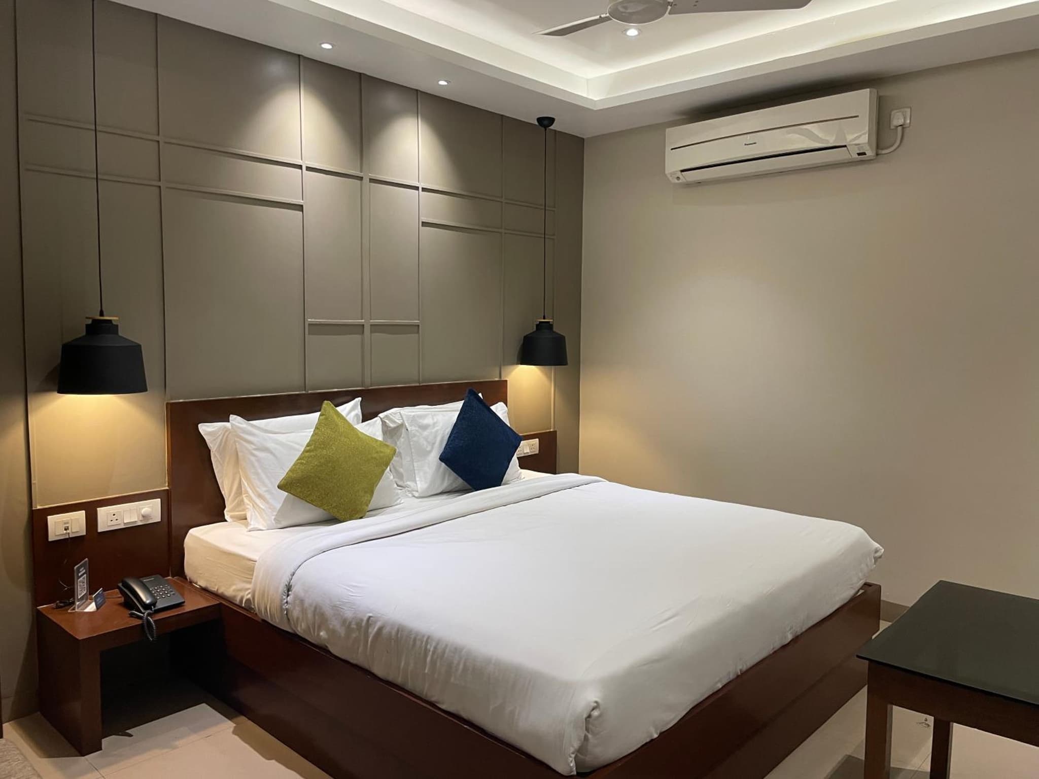 Deluxe Family Room