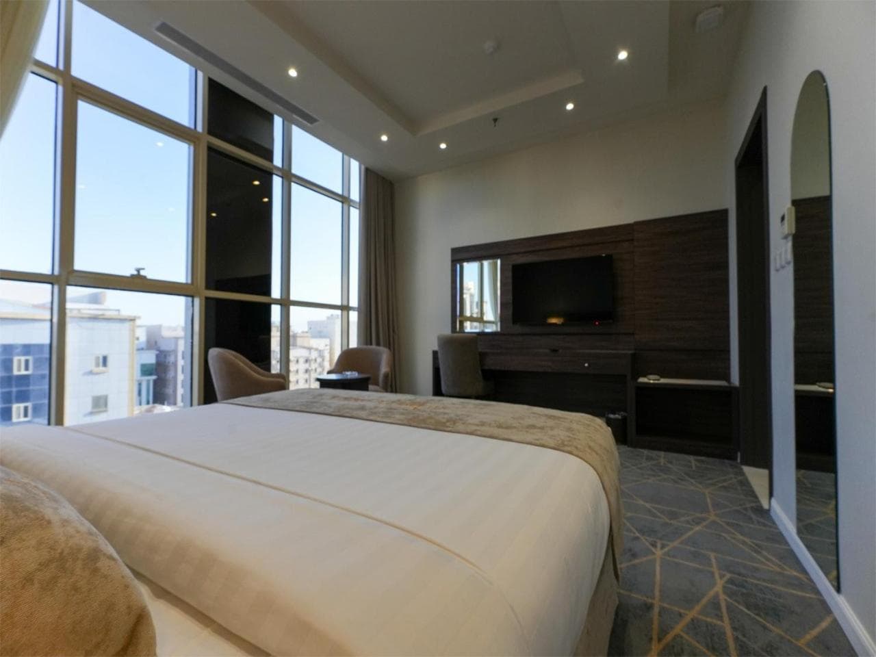 Deluxe Room (2 Adults + 1 Child)