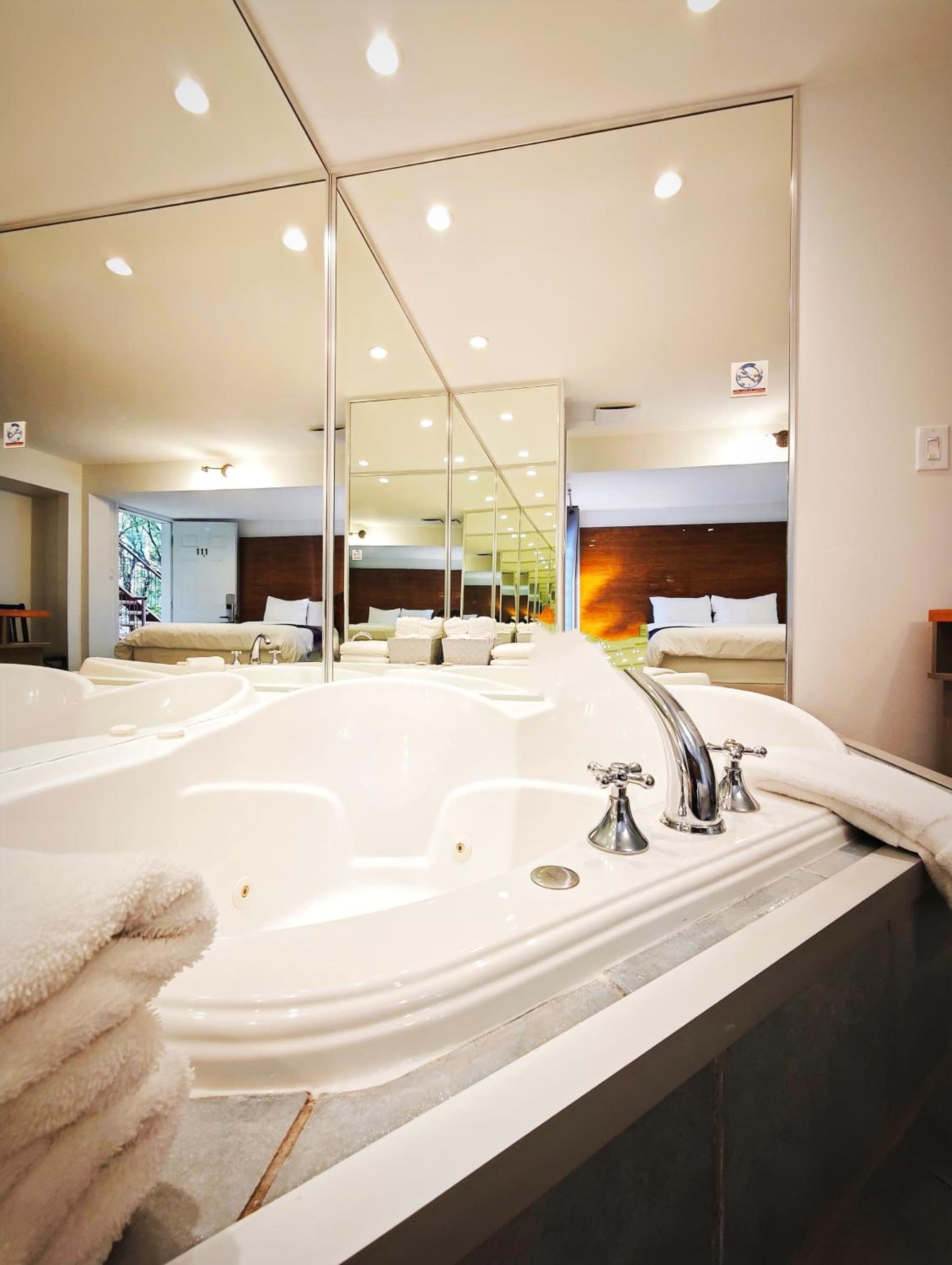 Queen Room with Spa Bath