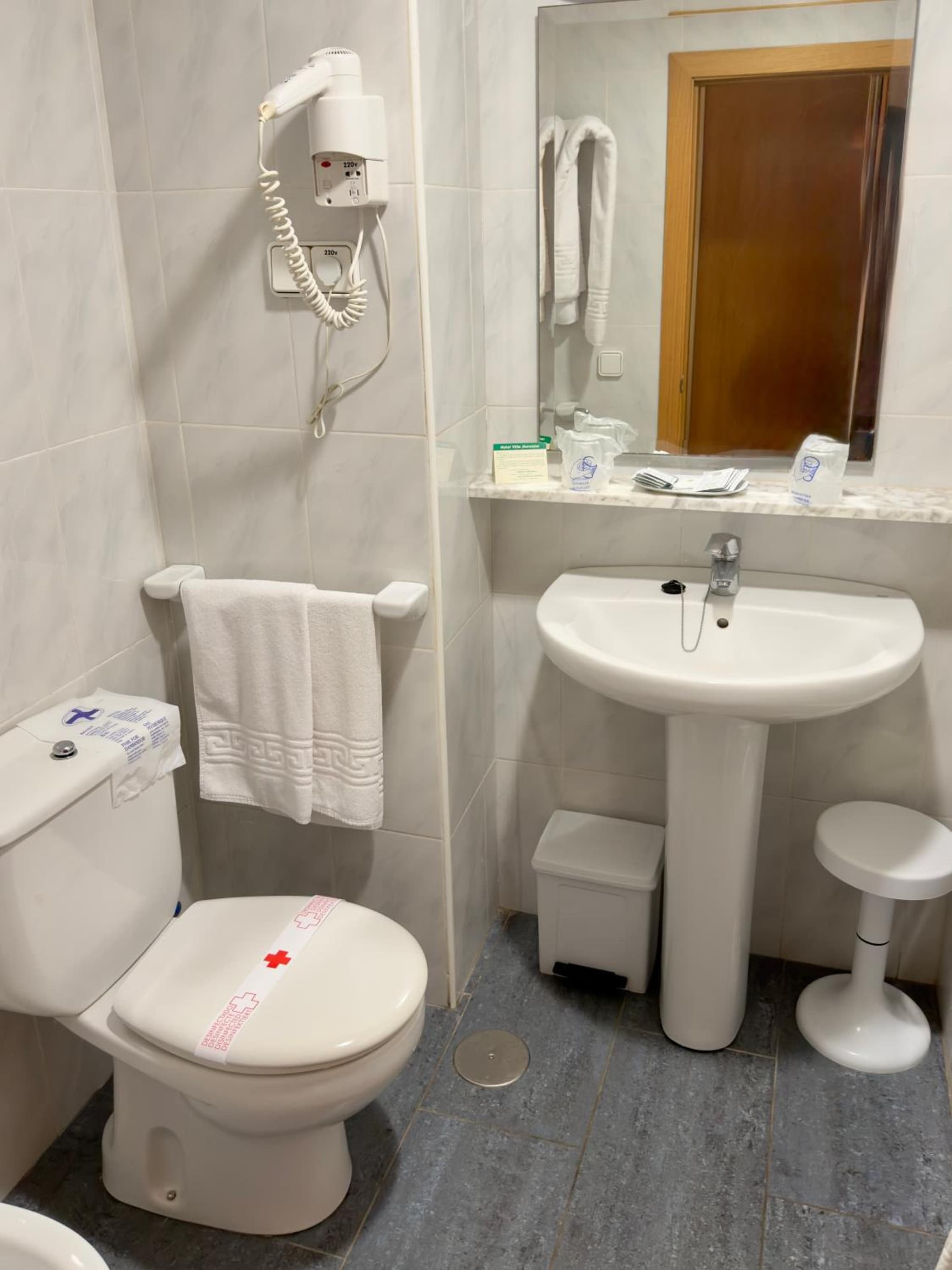 Twin Room (3 Adults)