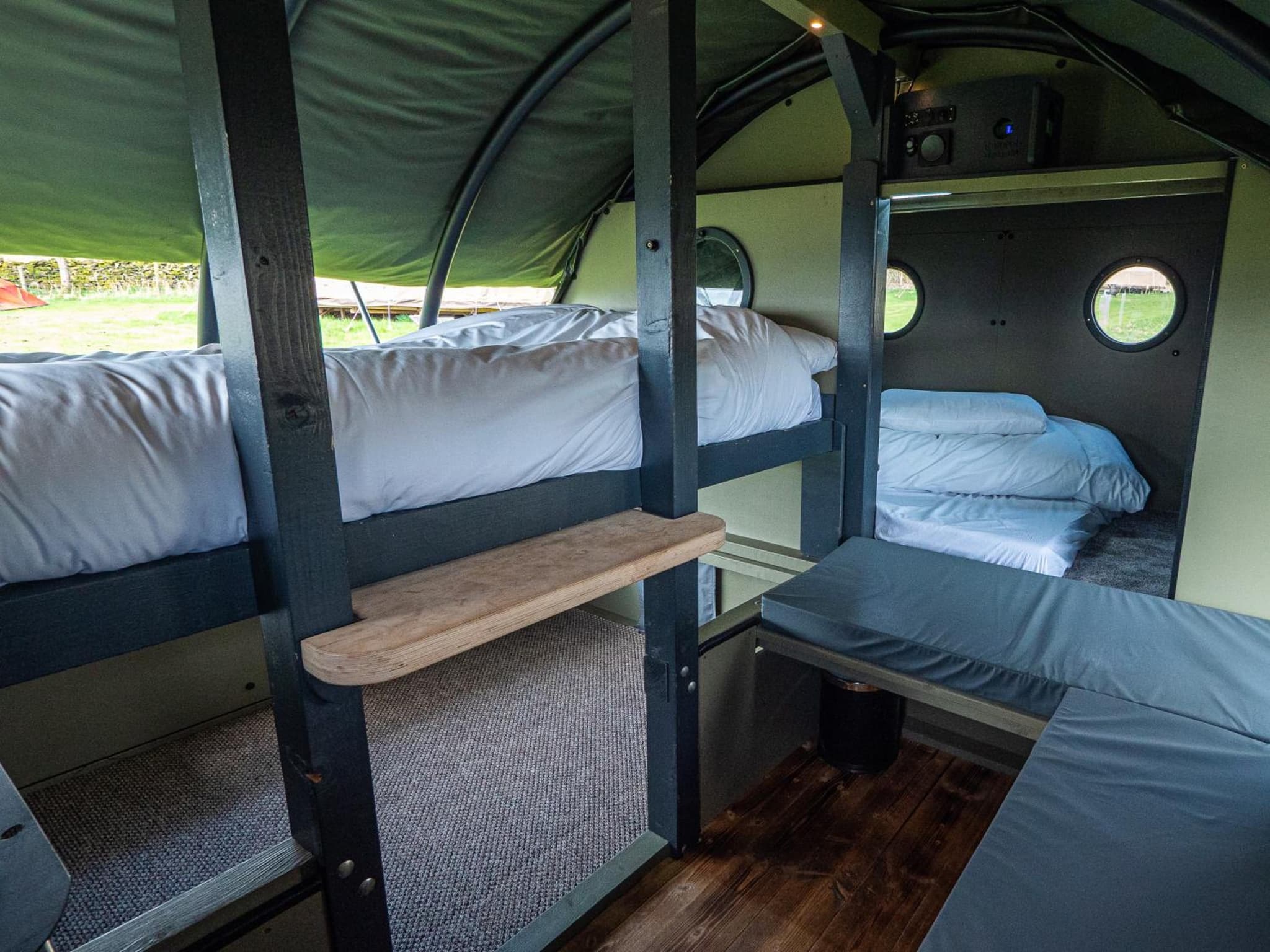 Landpod (2 Double Beds)