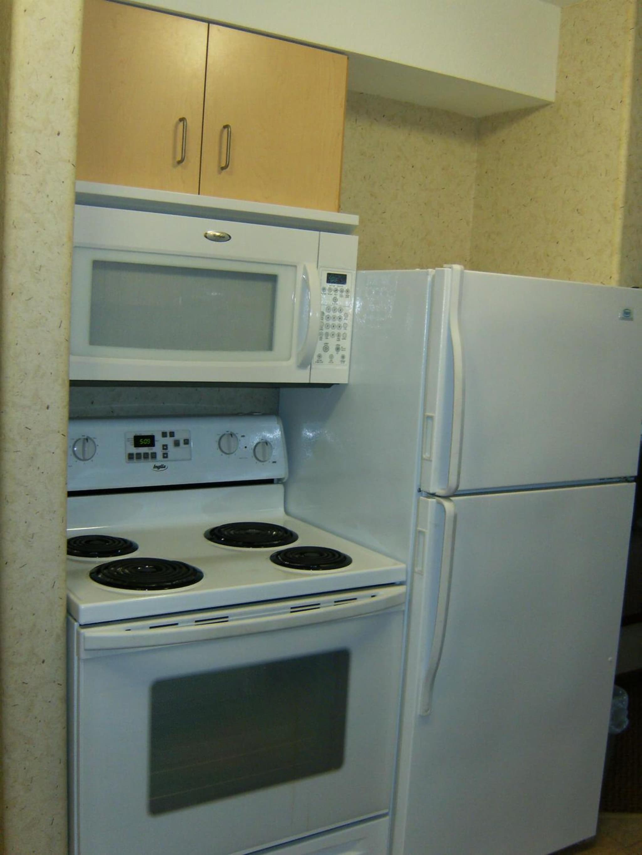 Family Room with One Queen Bed, Two Twin Beds, Sofa Bed and Full Kitchen - Non-Smoking