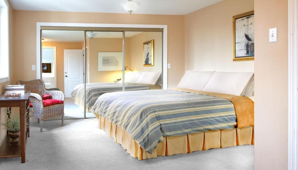 Queen Room with Private Bathroom