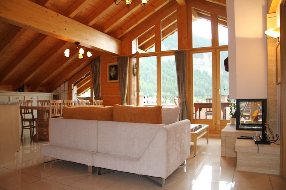 Luxury Apartment, 2 Bedrooms (No 43S)