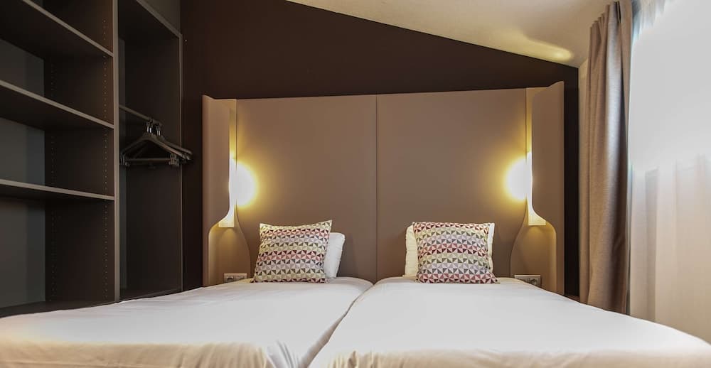 Room, Multiple Beds