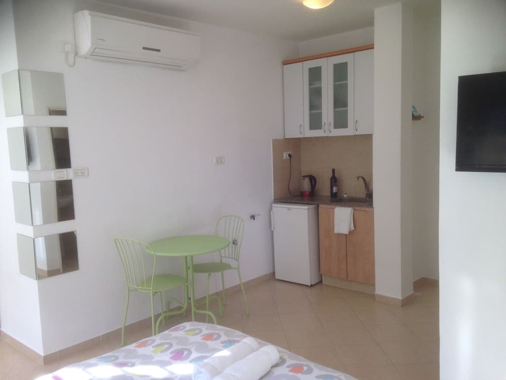 Studio Suite, City View