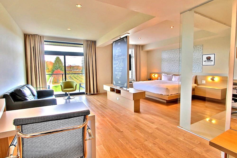 Junior Suite, 1 King Bed, Vineyard View