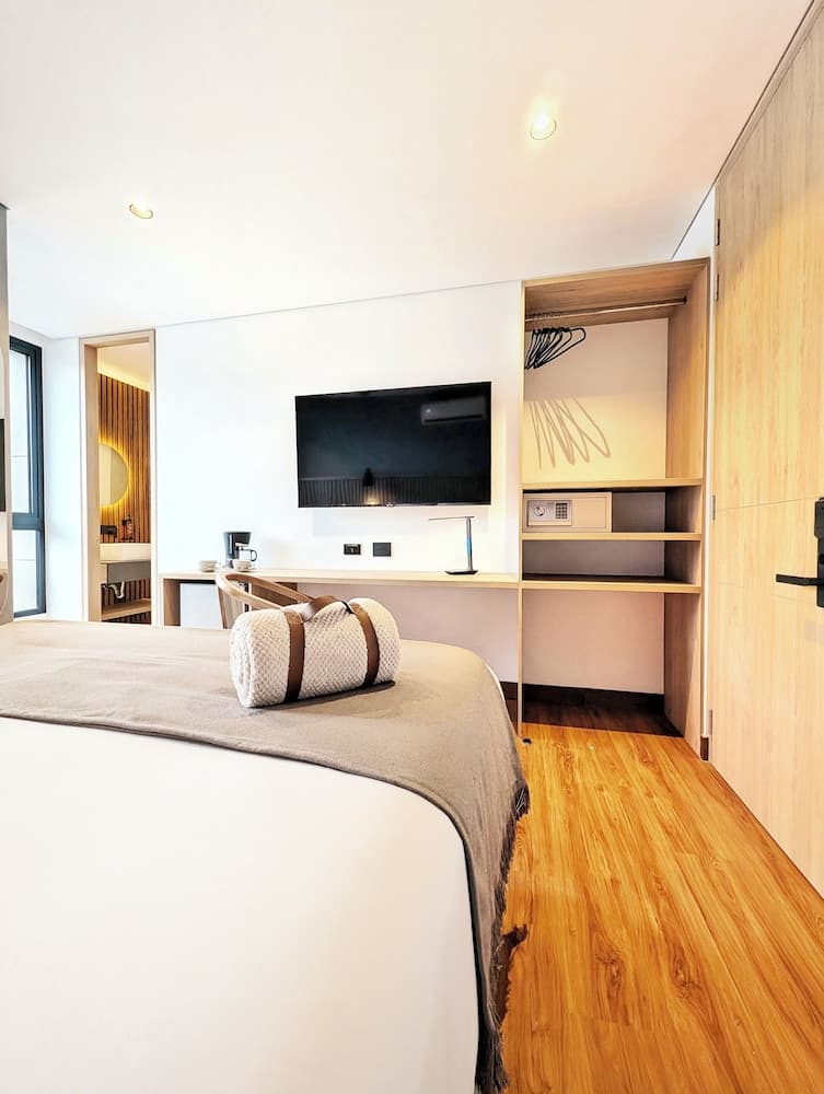 Deluxe Double Room, City View