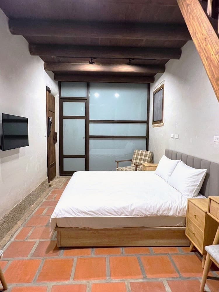 Signature Room, Multiple Beds, Courtyard View, Mezzanine