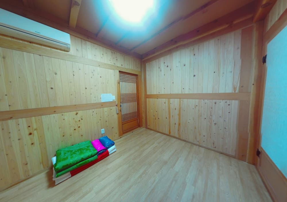 Triple Room, Private Bathroom (Free Korean Traditional Clothes Exp.)