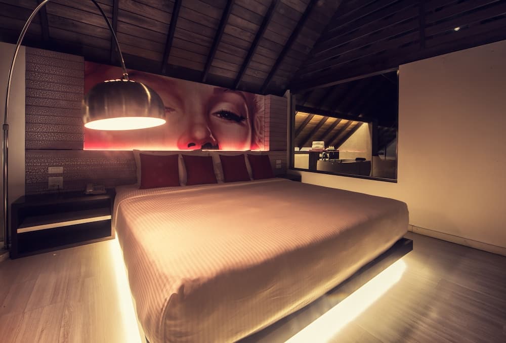 Admiral Suite with Free airport Pick-up or Drop-off