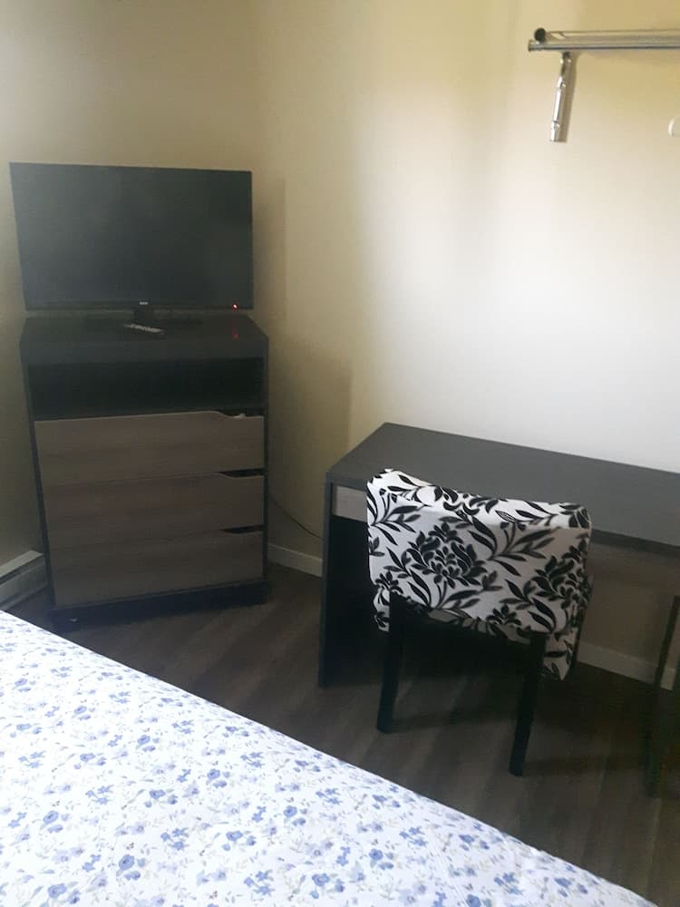 Family Room, Multiple Beds, Kitchen