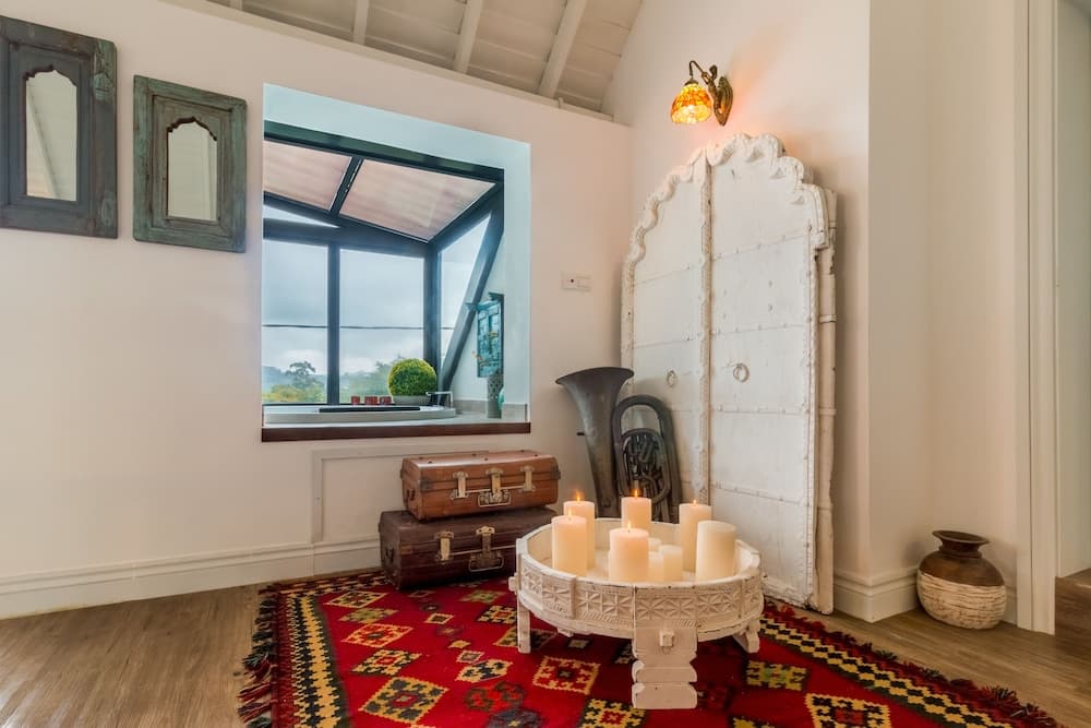 Executive Suite, 1 Bedroom, Hot Tub, Mountain View