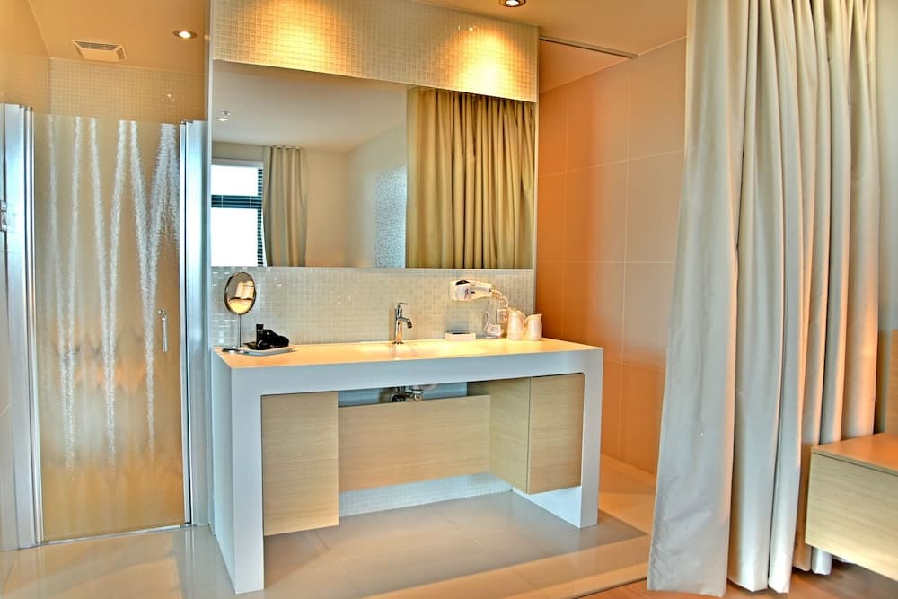 Junior Suite, 1 King Bed with Sofa bed, Accessible, Vineyard View