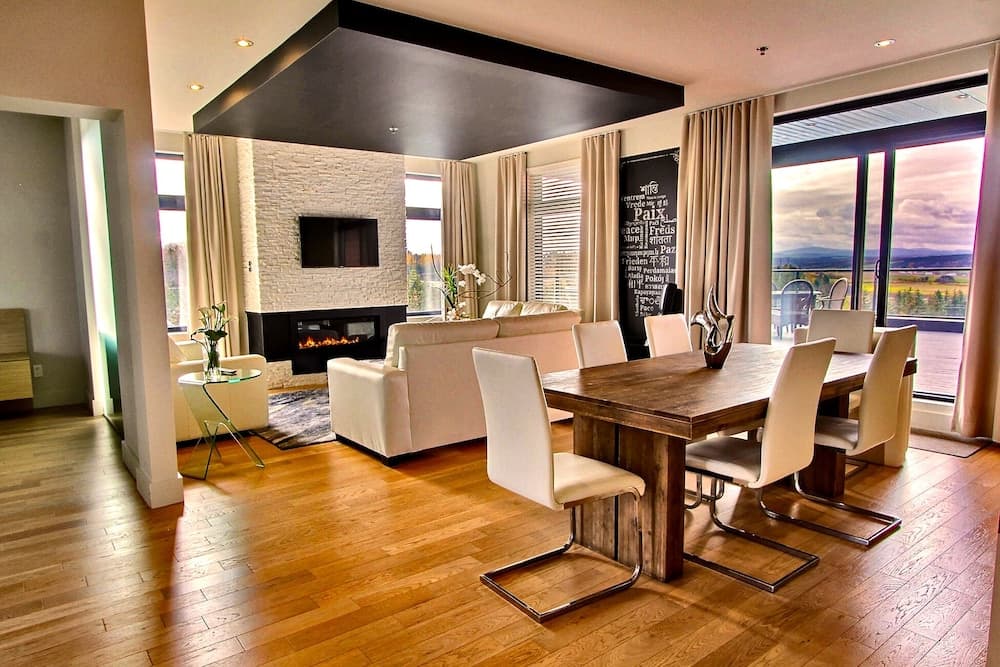 Presidential Suite, Fireplace, Vineyard View