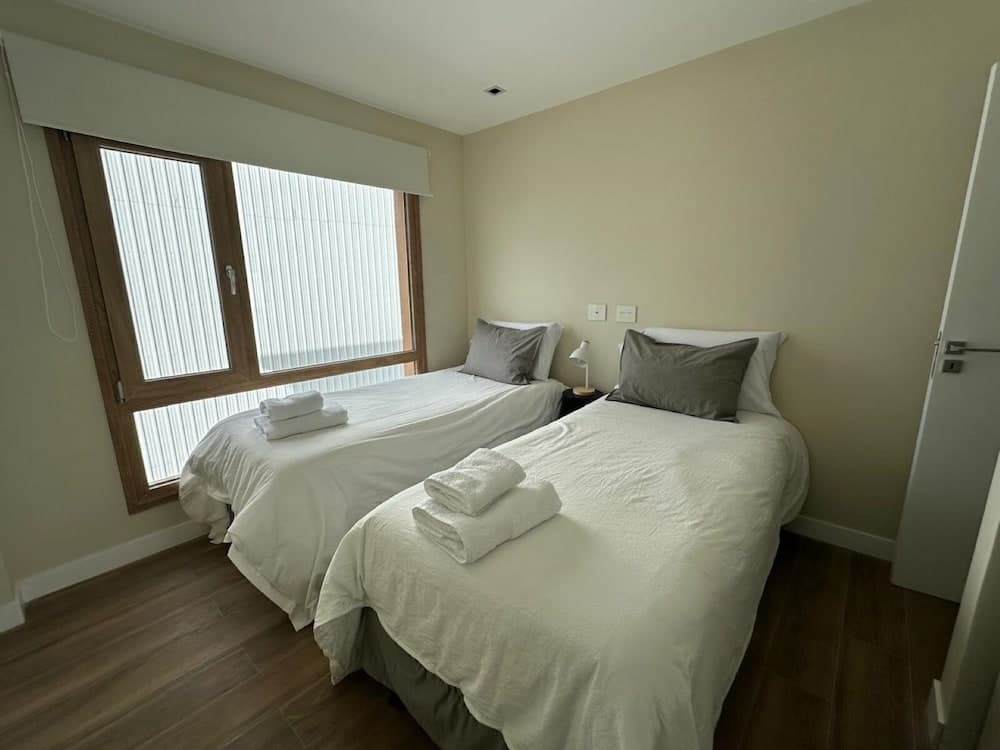 Family Apartment, 2 Bedrooms, Non Smoking, Partial Lake View