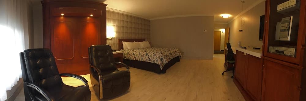 Comfort Room, 1 King and 1 murphy bed