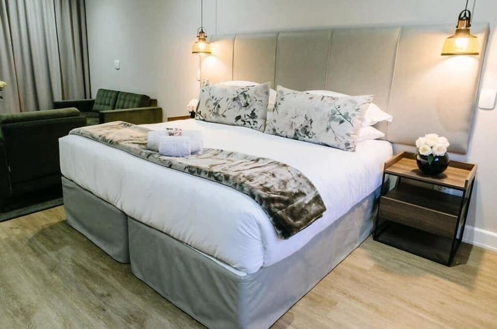 Honeymoon Suite