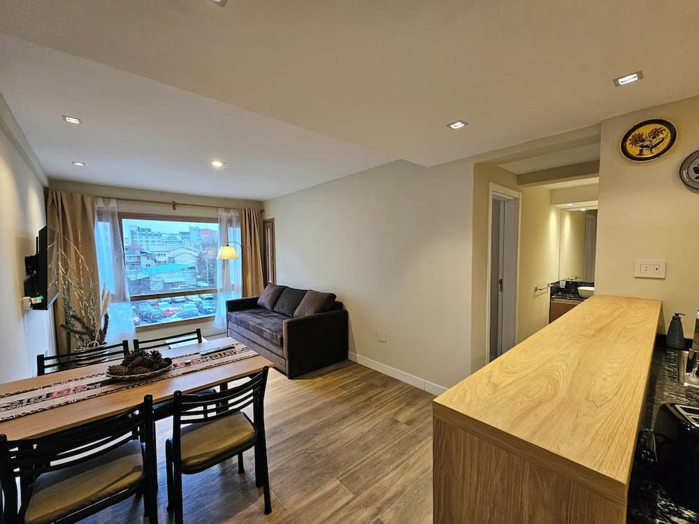 Family Double Room, 1 Bedroom, Kitchen, Partial Lake View