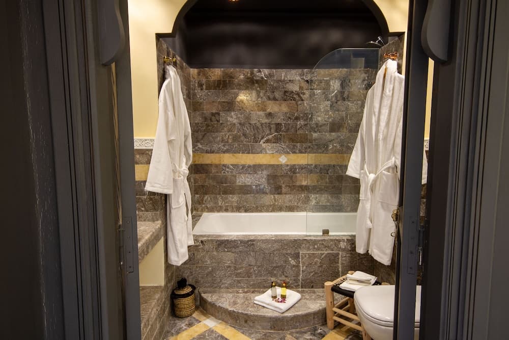 Honeymoon Suite