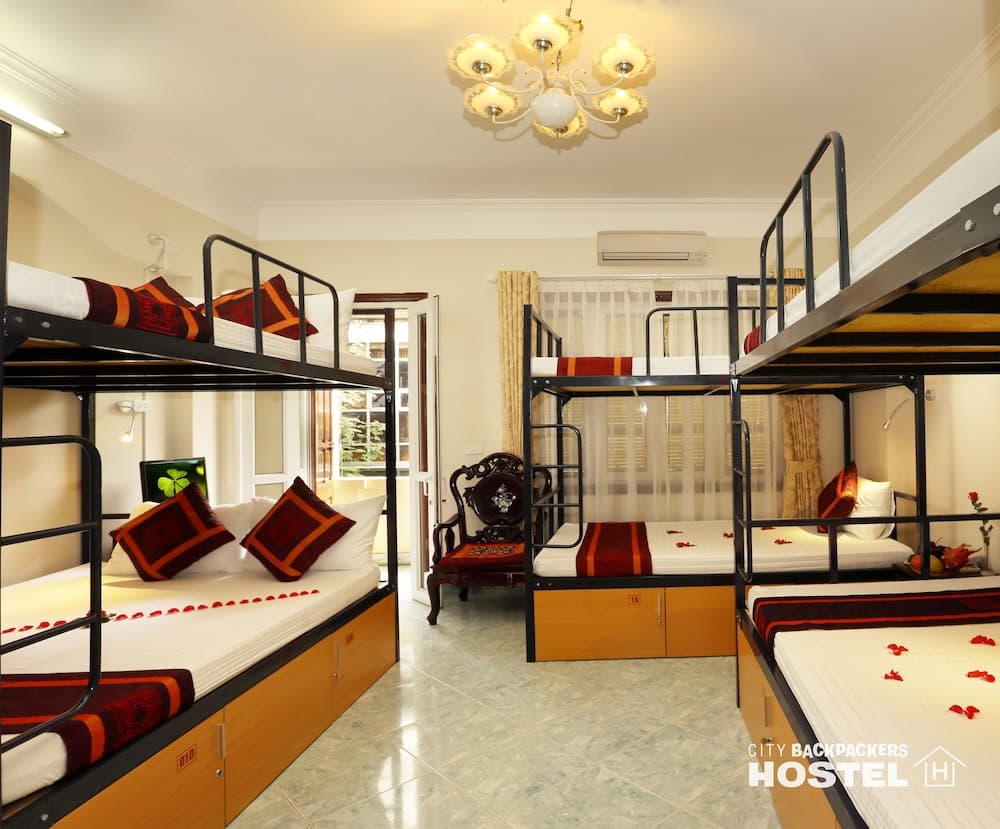 6 Bed Mixed Dorm