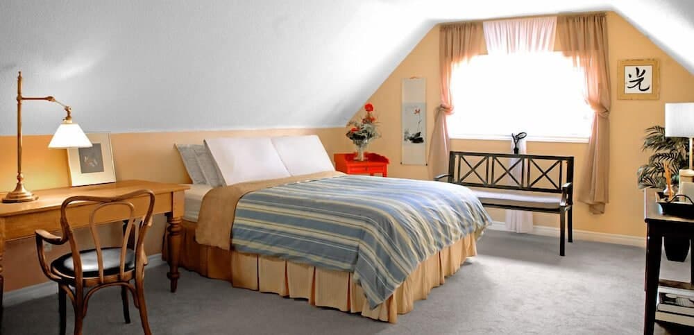 Mansarde Room