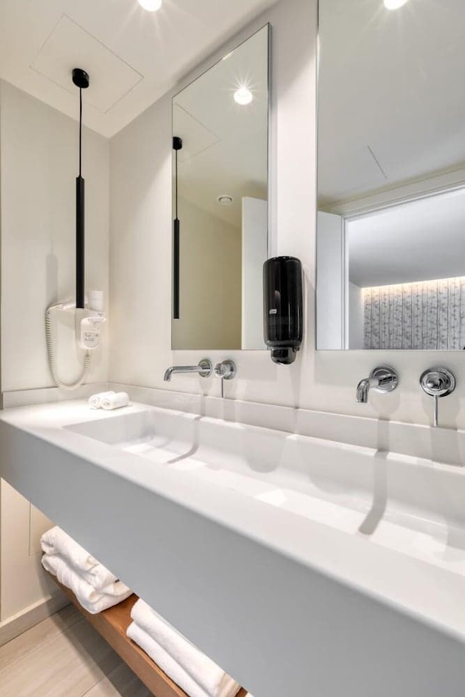 Basic Double Room, 1 Bedroom, Non Smoking, Pool View