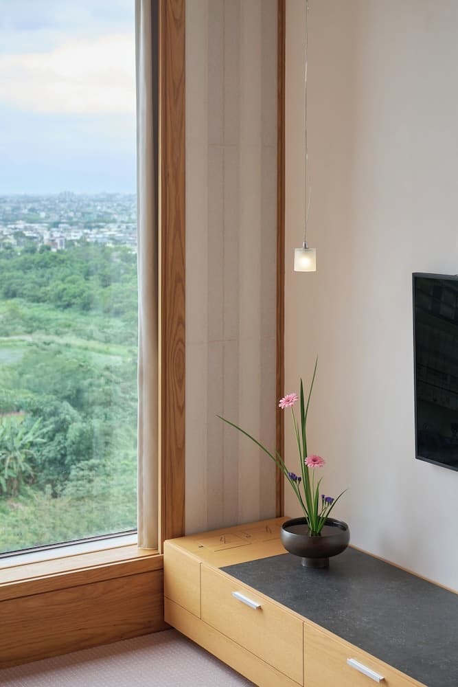 Western City view Suite- Twin beds