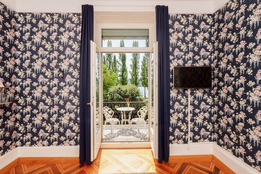 Signature Double Room, Shared Bathroom, Lake View