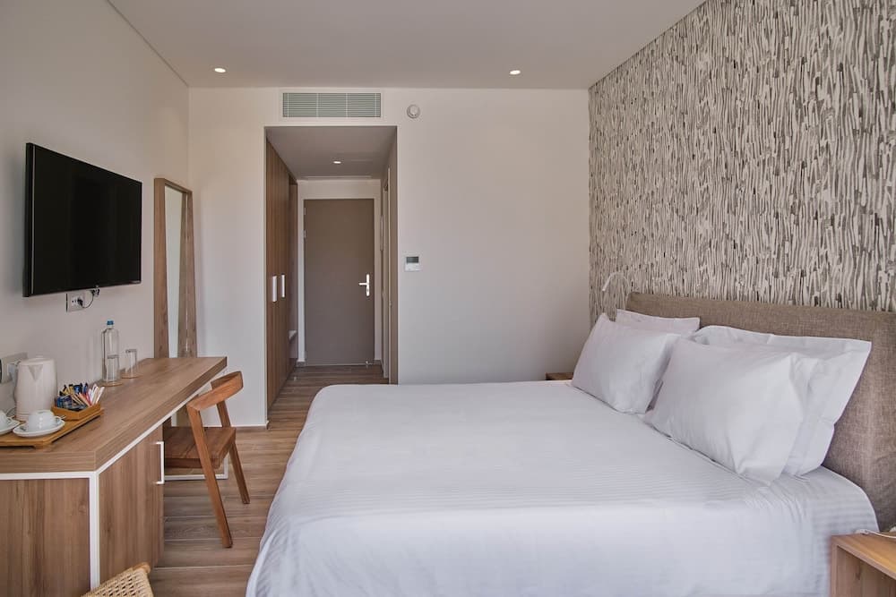 Basic Double Room, 1 Bedroom, Non Smoking, Pool View