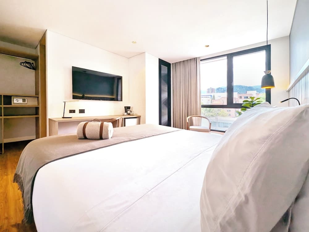 Luxury Double Room, City View