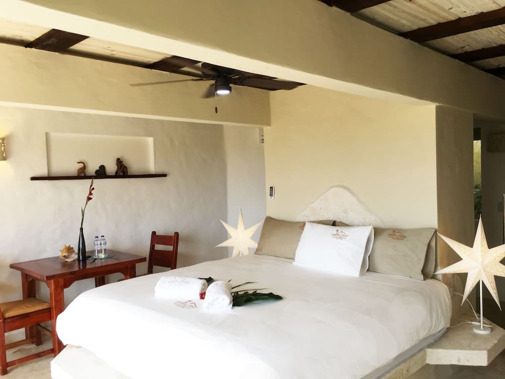 Deluxe Room, 1 King Bed, Non Smoking