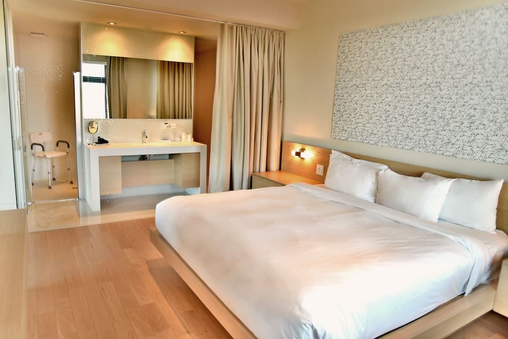 Junior Suite, 1 King Bed with Sofa bed, Accessible, Vineyard View
