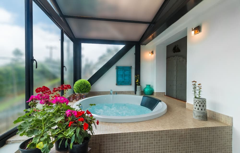 Executive Suite, 1 Bedroom, Hot Tub, Mountain View