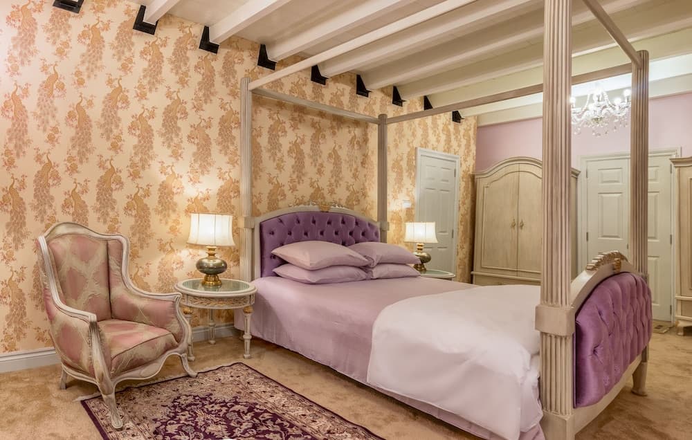Premier Double Room, 1 King Bed, Bathtub, Mountain View