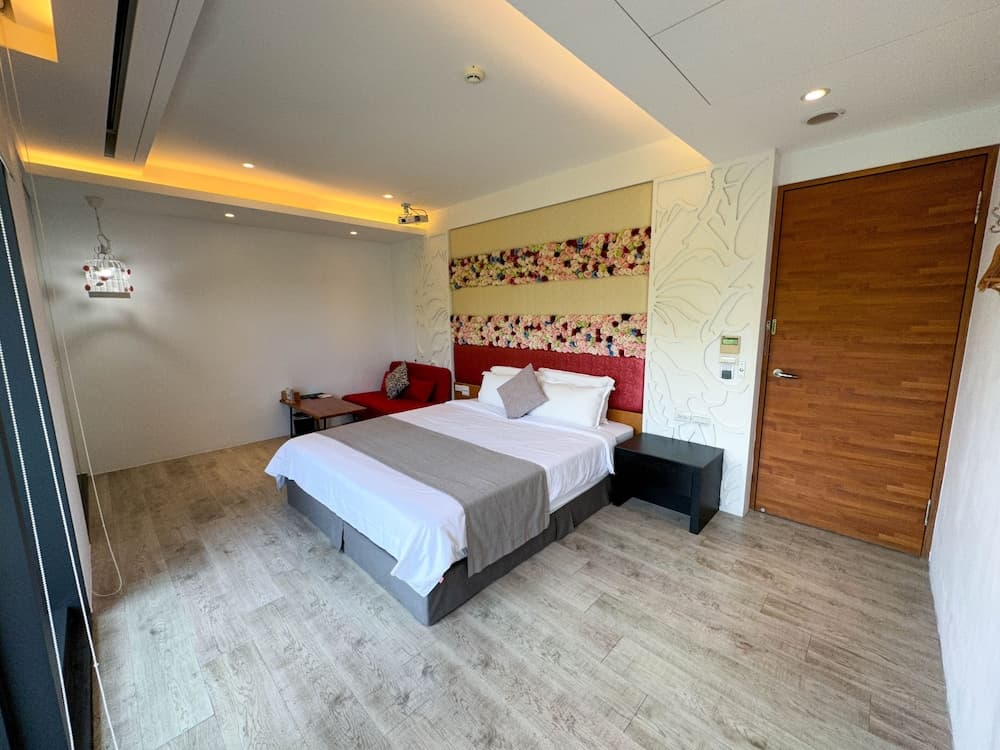 Economy Double Room, 1 King Bed, Garden View