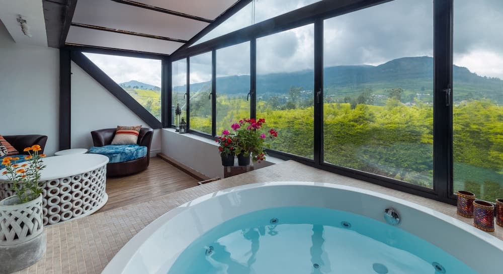 Executive Suite, 1 Bedroom, Hot Tub, Mountain View
