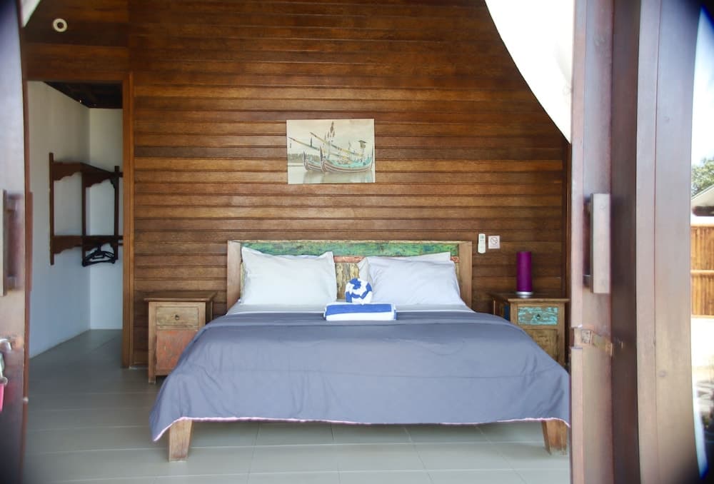 Deluxe Bungalow, 1 King Bed, Partial Ocean View