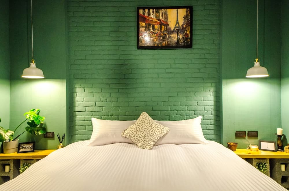 Romantic Double Room, 1 Queen Bed, Refrigerator (Victor Hugo)