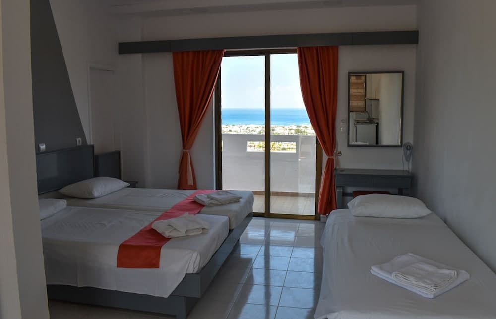 Triple Studio, Sea View